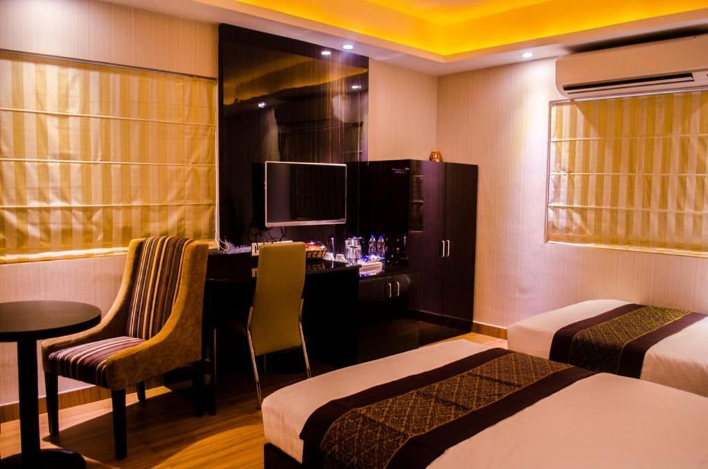 Hotel Comfotel Kolkata Exterior photo